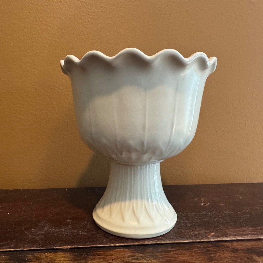 Vintage Red Wing Pottery Vase #834 Cream‎ Tulip Pedestal Planter Compote Decor